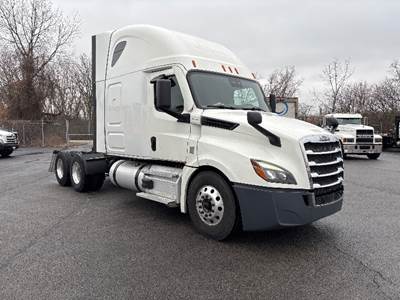 Freightliner Cascadia 126 Sleeper Semi Truck - 72" Integral Sleeper, 455HP, 12 Speed Automatic