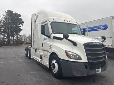 Freightliner Cascadia 126 Sleeper Semi Truck - 72" Integral Sleeper, 455HP, 12 Speed Automatic