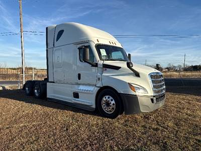 Freightliner Cascadia 126 Sleeper Semi Truck - 72" Integral Sleeper, 400HP, 12 Speed Automatic