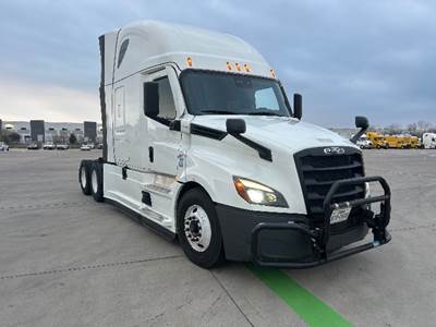 Freightliner Cascadia 126 Sleeper Semi Truck - 72" Integral Sleeper, 455HP, 12 Speed Automatic