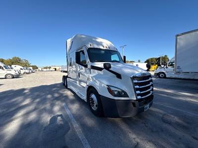 Freightliner Cascadia 126 Sleeper Semi Truck - 72" Integral Sleeper, 475HP, 12 Speed Automatic
