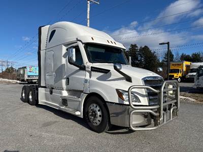 Freightliner Cascadia 126 Sleeper Semi Truck - 72" Integral Sleeper, 455HP, 12 Speed Automatic