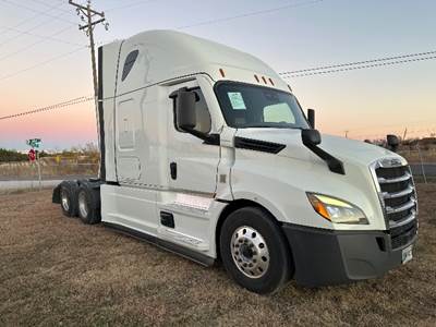 Freightliner Cascadia 126 Sleeper Semi Truck - 72" Integral Sleeper, 400HP, 12 Speed Automatic