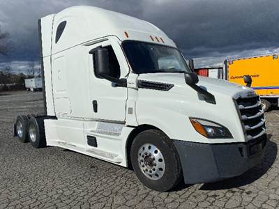 Freightliner Cascadia 126 Sleeper Semi Truck - 72" Integral Sleeper, 400HP, 12 Speed Automatic