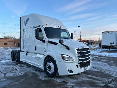 Freightliner Cascadia 126 Sleeper Semi Truck - 72" Integral Sleeper, 455HP, 12 Speed Automatic
