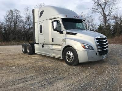 Freightliner Cascadia 126 Sleeper Semi Truck - 72" Integral Sleeper, 475HP, 12 Speed Automatic