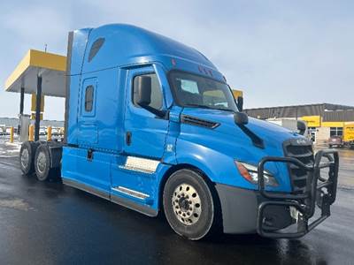 Freightliner Cascadia 126 Sleeper Semi Truck - 72" Integral Sleeper, 455HP, 12 Speed Automatic