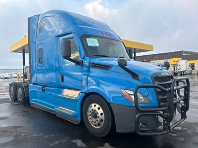 Freightliner Cascadia 126 Sleeper Semi Truck - 72" Integral Sleeper, 455HP, 12 Speed Automatic