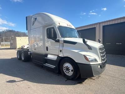 Freightliner Cascadia 126 Sleeper Semi Truck - 72" Integral Sleeper, 450HP, 12 Speed Automatic