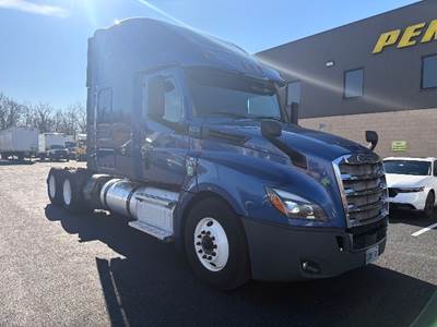 Freightliner Cascadia 126 Sleeper Semi Truck - 72" Integral Sleeper, 455HP, 12 Speed Automatic