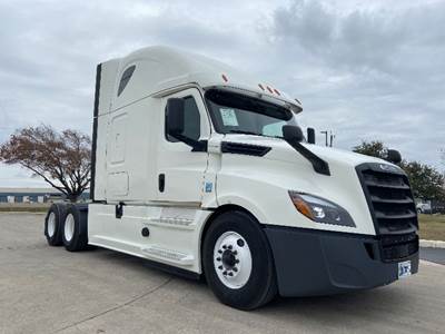 Freightliner Cascadia 126 Sleeper Semi Truck - 72" Integral Sleeper, Cummins 450HP, 13 Speed Automatic