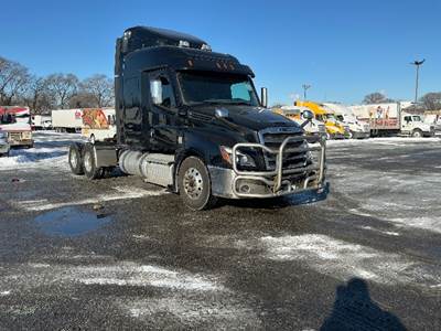 Freightliner Cascadia 126 Sleeper Semi Truck - 48" Integral Sleeper, 475HP, 13 Speed Manual