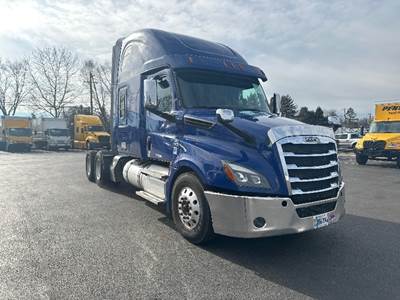 Freightliner Cascadia 126 Sleeper Semi Truck - 72" Integral Sleeper, 475HP, 10 Speed Manual