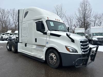 Freightliner Cascadia 126 Sleeper Semi Truck - 72" Integral Sleeper, 455HP, 10 Speed Manual