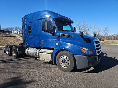 Freightliner Cascadia 126 Sleeper Semi Truck - 60" Integral Sleeper, 455HP, 10 Speed Manual