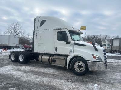 Freightliner Cascadia 126 Sleeper Semi Truck - 72" Integral Sleeper, 455HP, 12 Speed Automatic