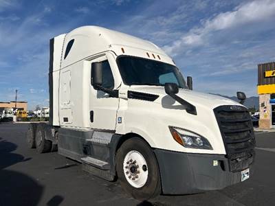 Freightliner Cascadia 126 Sleeper Semi Truck - 72" Integral Sleeper, 450HP, 12 Speed Automatic