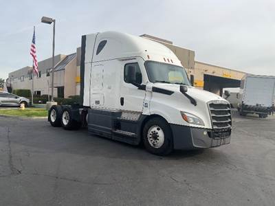 Freightliner Cascadia 126 Sleeper Semi Truck - 72" Integral Sleeper, 450HP, 12 Speed Automatic