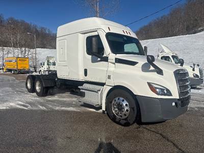 Freightliner Cascadia 126 Single Axle Sleeper Semi Truck - 72" Integral Sleeper, 450HP, 12 Speed Automatic