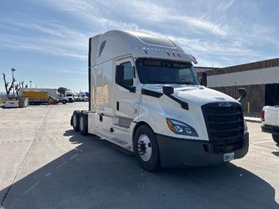 Freightliner Cascadia 126 Sleeper Semi Truck - 72" Integral Sleeper, Cummins 450HP, 13 Speed Automatic