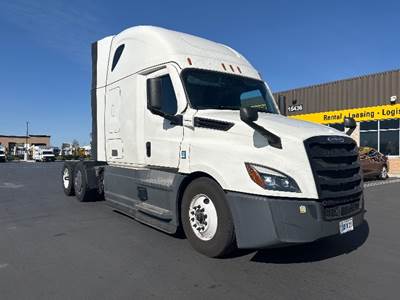 Freightliner Cascadia 126 Sleeper Semi Truck - 72" Integral Sleeper, 450HP, 12 Speed Automatic