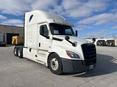 Freightliner Cascadia 126 Sleeper Semi Truck - 72" Integral Sleeper, Cummins 450HP, 13 Speed Automatic