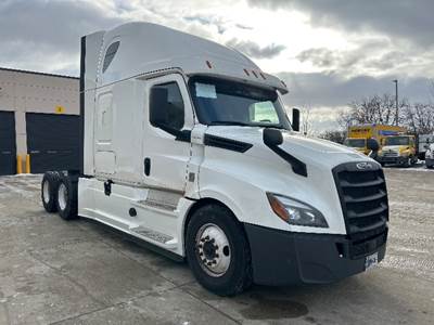 Freightliner Cascadia 126 Sleeper Semi Truck - 72" Integral Sleeper, Cummins 450HP, 13 Speed Automatic