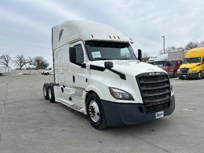 Freightliner Cascadia 126 Sleeper Semi Truck - 72" Integral Sleeper, Cummins 450HP, 13 Speed Automatic