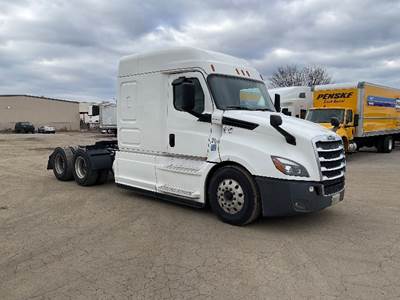 Freightliner Cascadia 126 Sleeper Semi Truck - 72" Integral Sleeper, 455HP, 12 Speed Automatic