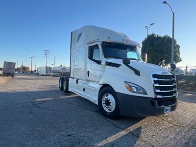 Freightliner Cascadia 126 Sleeper Semi Truck - 72" Integral Sleeper, 455HP, 12 Speed Automatic