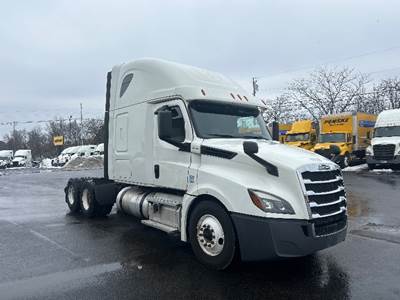 Freightliner Cascadia 126 Sleeper Semi Truck - 72" Integral Sleeper, 455HP, 12 Speed Automatic