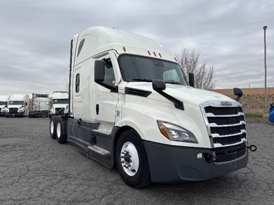 Freightliner Cascadia 126 Sleeper Semi Truck - 72" Integral Sleeper, 450HP, 12 Speed Automatic