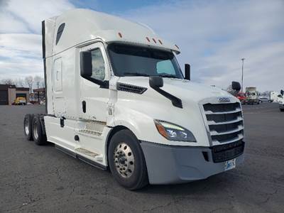 Freightliner Cascadia 126 Sleeper Semi Truck - 72" Integral Sleeper, 455HP, 12 Speed Automatic