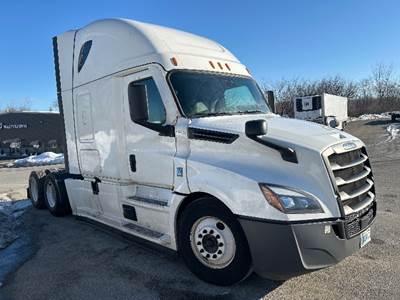 Freightliner Cascadia 126 Sleeper Semi Truck - 72" Integral Sleeper, 455HP, 12 Speed Automatic