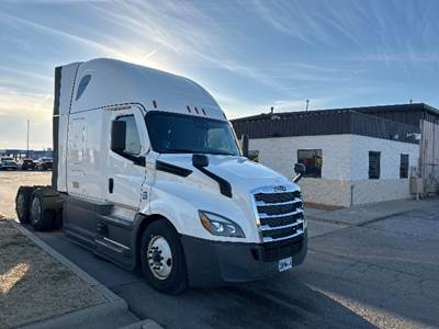 Freightliner Cascadia 126 Sleeper Semi Truck - 72" Integral Sleeper, 450HP, 12 Speed Automatic