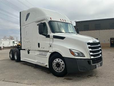 Freightliner Cascadia 126 Sleeper Semi Truck - 72" Integral Sleeper, 455HP, 10 Speed Manual
