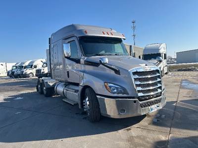 Freightliner Cascadia 126 Sleeper Semi Truck - 60" Integral Sleeper, 455HP, 10 Speed Manual