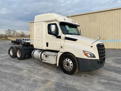 Freightliner Cascadia 126 Sleeper Semi Truck - 48" Integral Sleeper, 455HP, 12 Speed Automatic