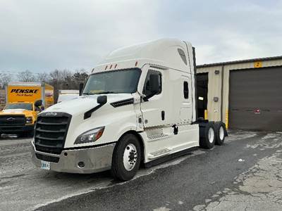 Freightliner Cascadia 126 Sleeper Semi Truck - 72" Integral Sleeper, 475HP, 12 Speed Automatic