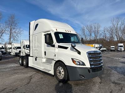 Freightliner Cascadia 126 Sleeper Semi Truck - 72" Integral Sleeper, 455HP, 10 Speed Manual