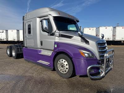 Freightliner Cascadia 126 Sleeper Semi Truck - 60" Integral Sleeper, 475HP, 13 Speed Manual