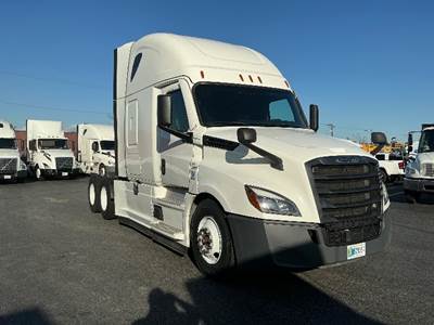 Freightliner Cascadia 126 Sleeper Semi Truck - 72" Integral Sleeper, 455HP, 12 Speed Automatic