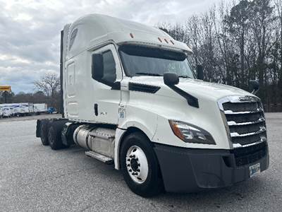 Freightliner Cascadia 126 Sleeper Semi Truck - 72" Integral Sleeper, 455HP, 12 Speed Automatic