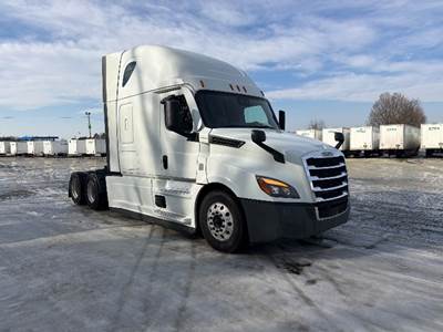 Freightliner Cascadia 126 Sleeper Semi Truck - 72" Integral Sleeper, 400HP, 12 Speed Automatic
