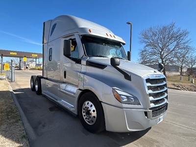 Freightliner Cascadia 126 Sleeper Semi Truck - 72" Integral Sleeper, 455HP, 10 Speed Manual