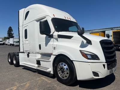 Freightliner Cascadia 126 Sleeper Semi Truck - 72" Integral Sleeper, 455HP, 12 Speed Automatic