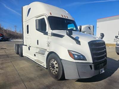 Freightliner Cascadia 126 Sleeper Semi Truck - 72" Integral Sleeper, 455HP, 12 Speed Automatic