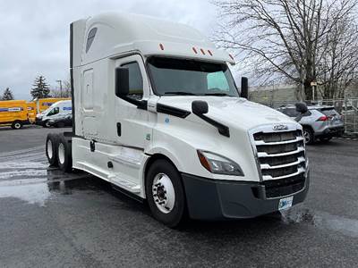 Freightliner Cascadia 126 Sleeper Semi Truck - 72" Integral Sleeper, Cummins 450HP, 13 Speed Automatic
