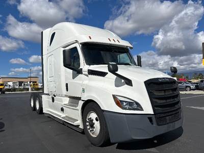 Freightliner Cascadia 126 Sleeper Semi Truck - 72" Integral Sleeper, Cummins 450HP, 13 Speed Automatic