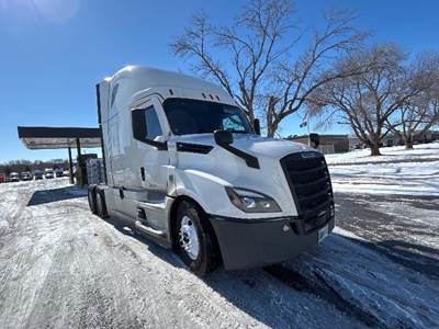 Freightliner Cascadia 126 Sleeper Semi Truck - 72" Integral Sleeper, 455HP, 12 Speed Automatic